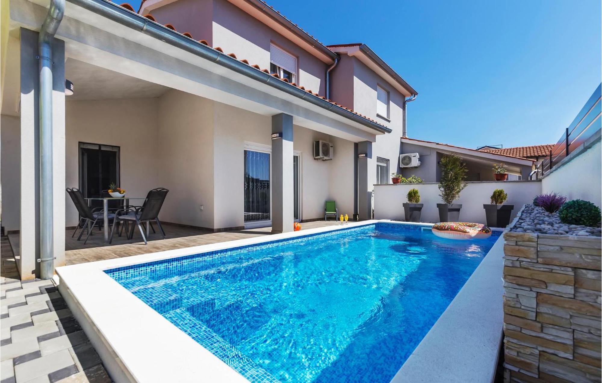 Lovely In Skatari With Kitchen Holiday home